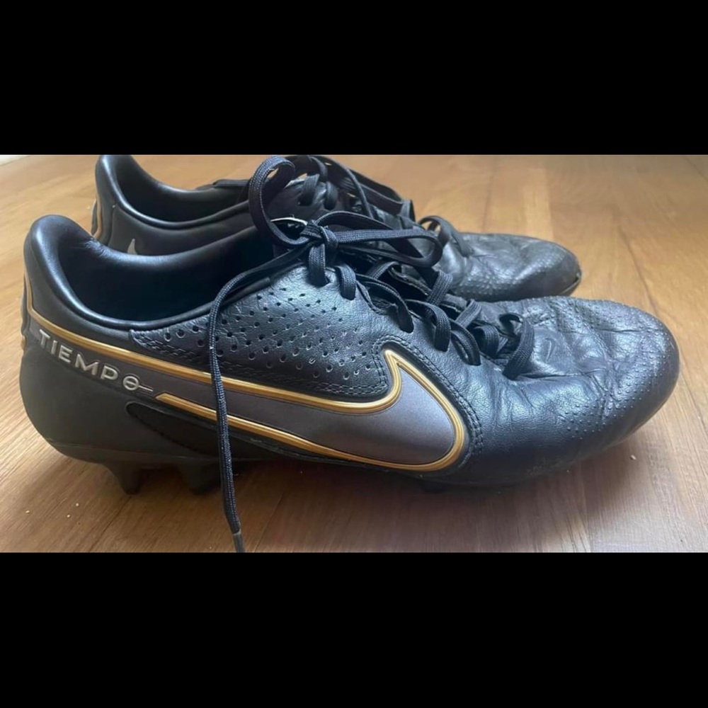NIKE TEMPO LEGEND 9 PRO FG BLACK-
METALLIC DARK GREY-GOLD SZ 7.5